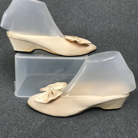 Victoria's Secret Vintage Westgate Satin Shoe Slipper Cream Bow 5/6 Gold Label - Picture 2 of 9